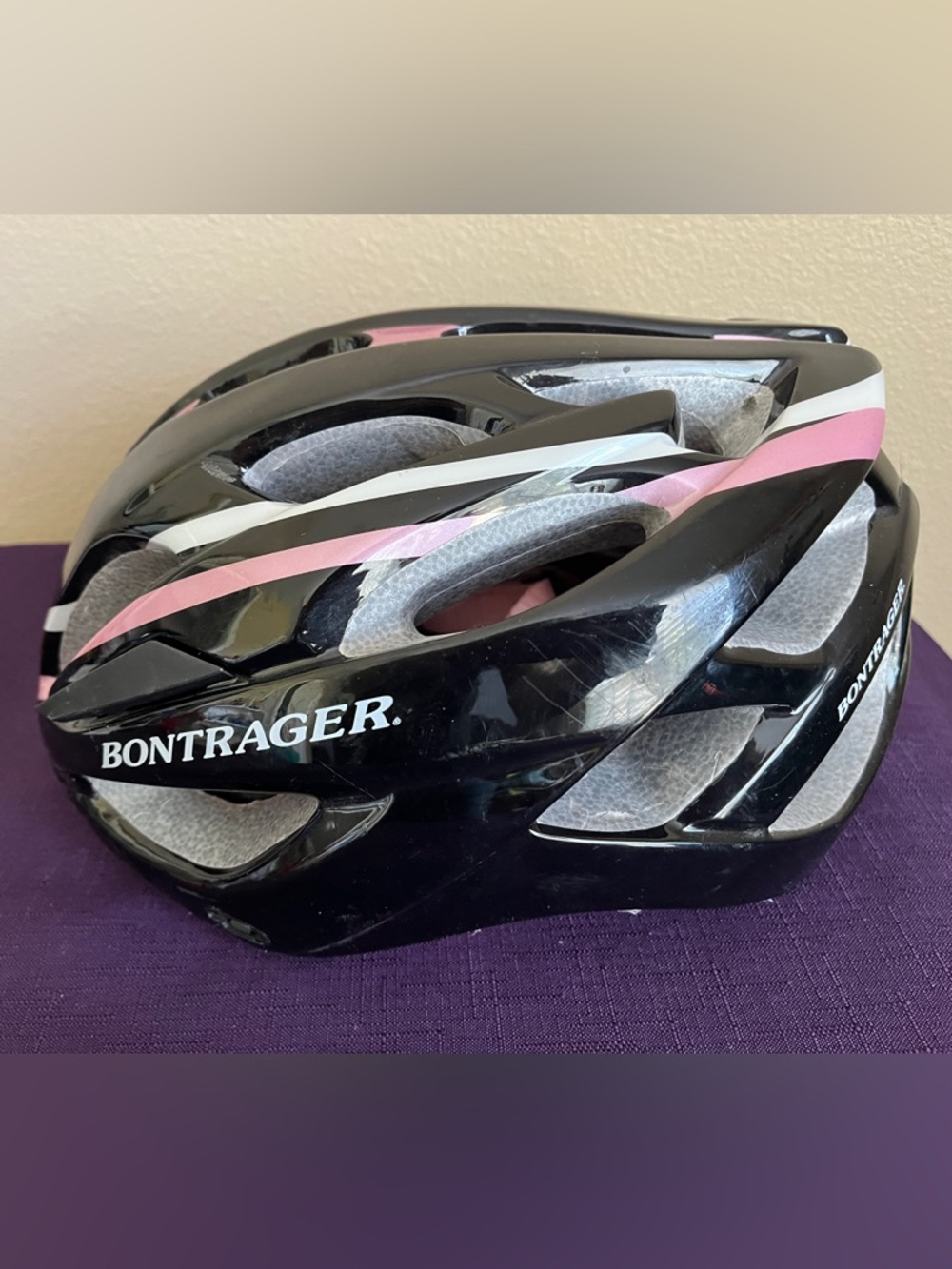 Trek Bontrager Quantum Size M Road Cycling Helmet Adjustable Fit Black/Pink